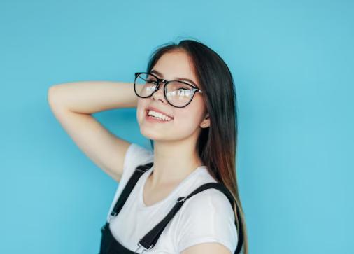 5 Tips Memilih Kacamata untukmu yang Punya Pipi Chubby